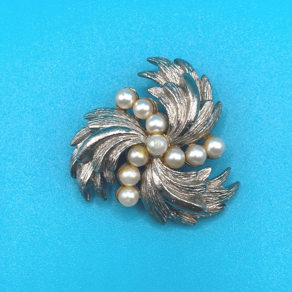 Vintage Silver Tone Brooch Pin Faux‎ Pearl Floral Statement Jewelry